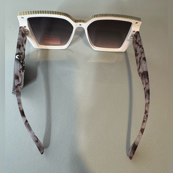 True Religion Gradient white frame oversized Sunglasses gold top accent oversize - Picture 5 of 6